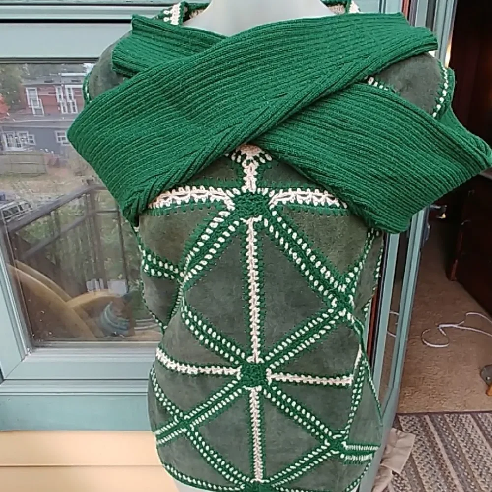 Vintage Green Acrylic/Suede Sweater Bee by Banff - Picture 6 of 6